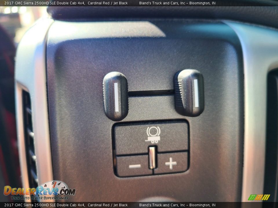 Controls of 2017 GMC Sierra 2500HD SLE Double Cab 4x4 Photo #10