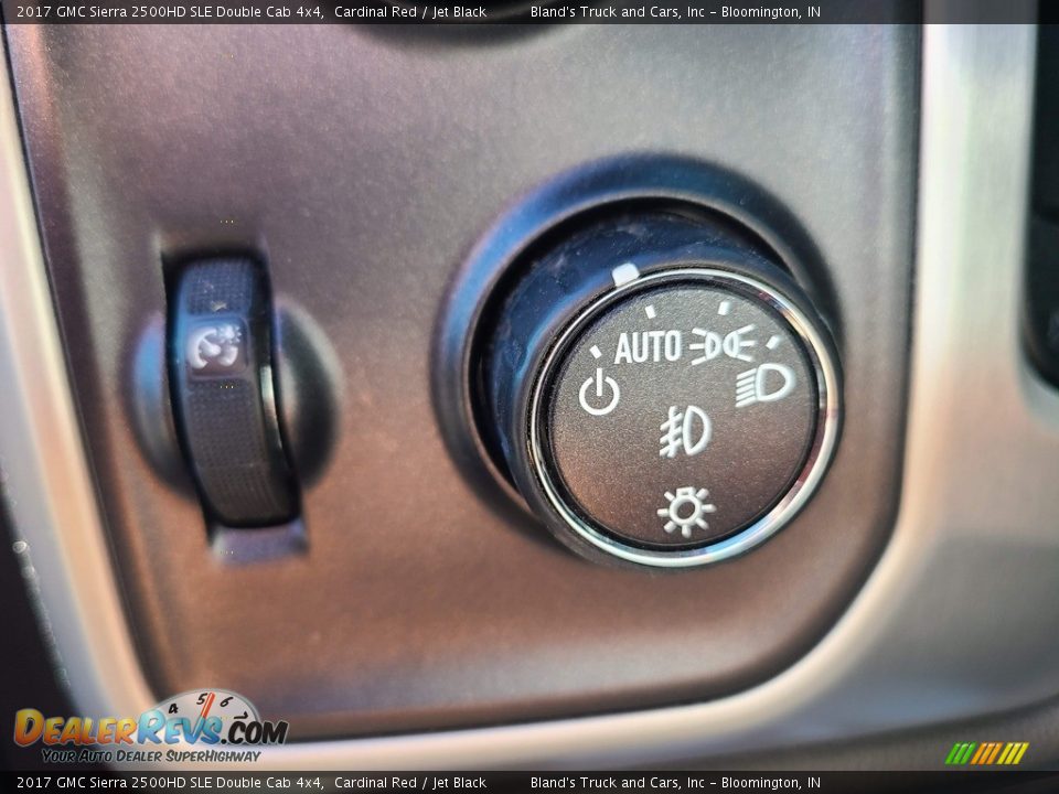 Controls of 2017 GMC Sierra 2500HD SLE Double Cab 4x4 Photo #12