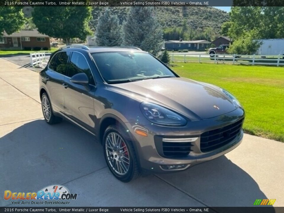 Front 3/4 View of 2016 Porsche Cayenne Turbo Photo #1