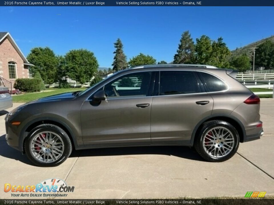 Umber Metallic 2016 Porsche Cayenne Turbo Photo #2