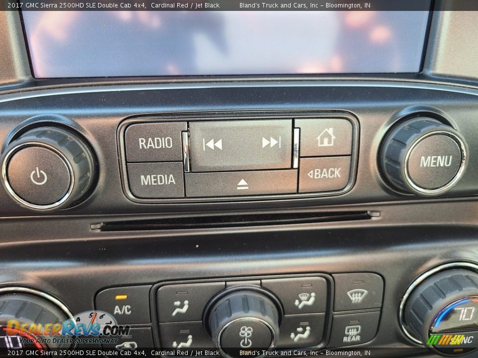 Controls of 2017 GMC Sierra 2500HD SLE Double Cab 4x4 Photo #24
