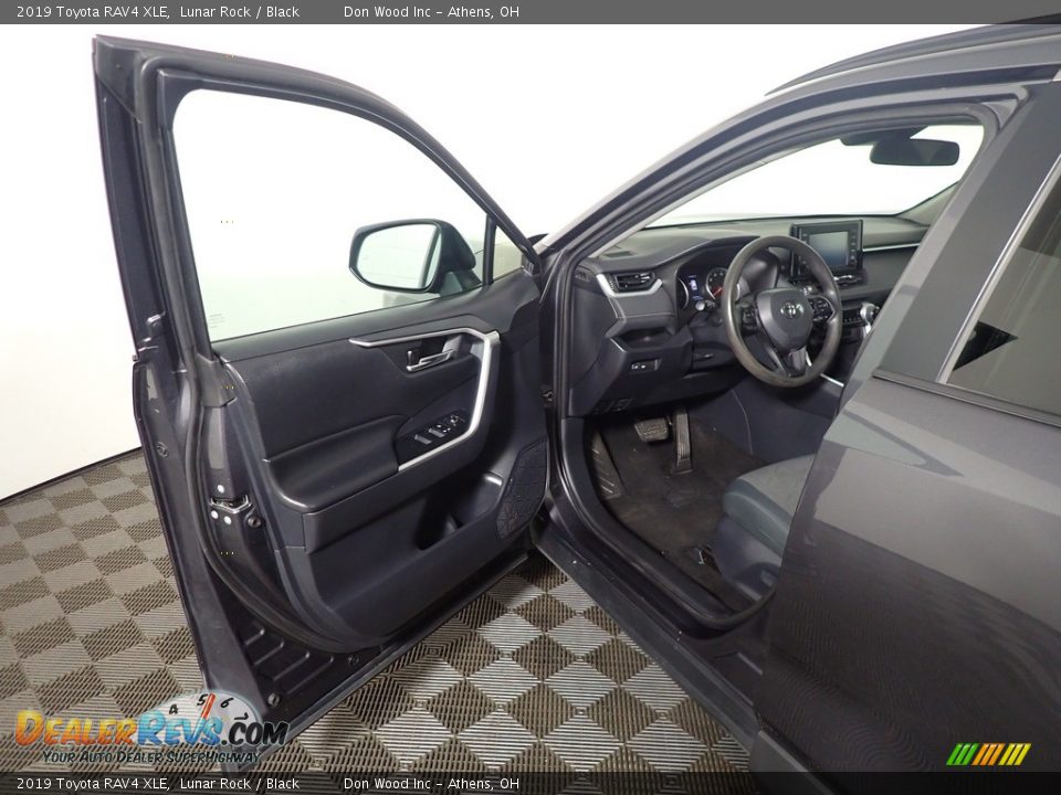 2019 Toyota RAV4 XLE Lunar Rock / Black Photo #16