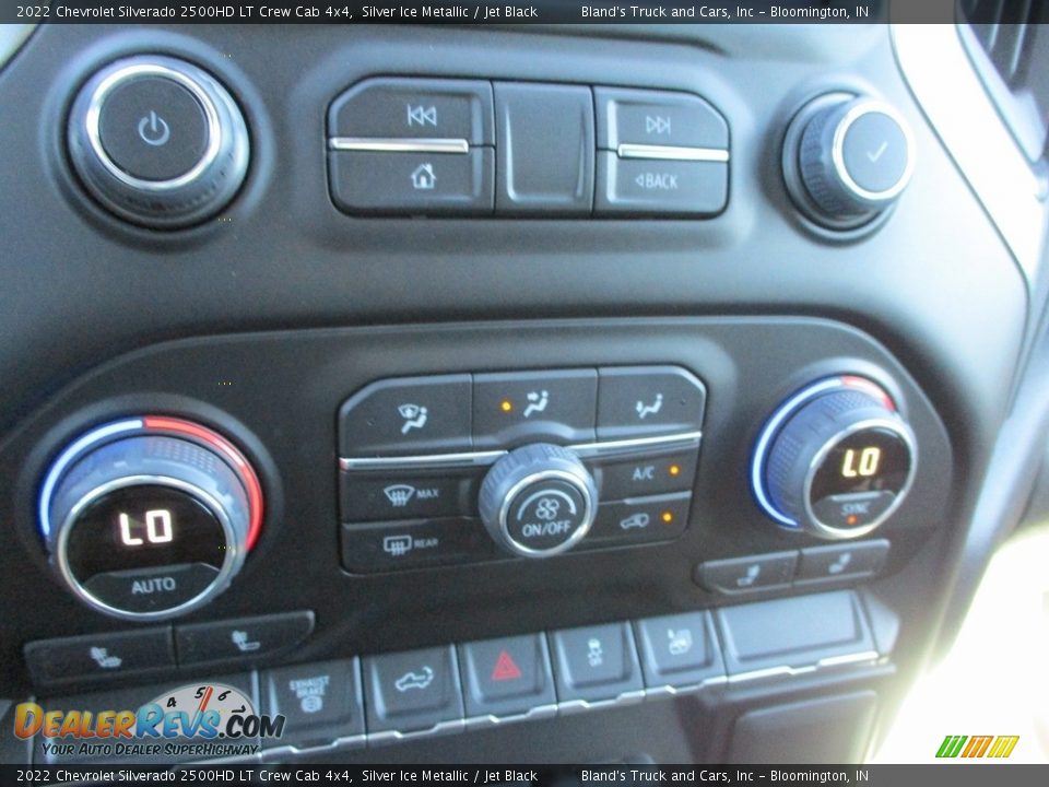 Controls of 2022 Chevrolet Silverado 2500HD LT Crew Cab 4x4 Photo #21