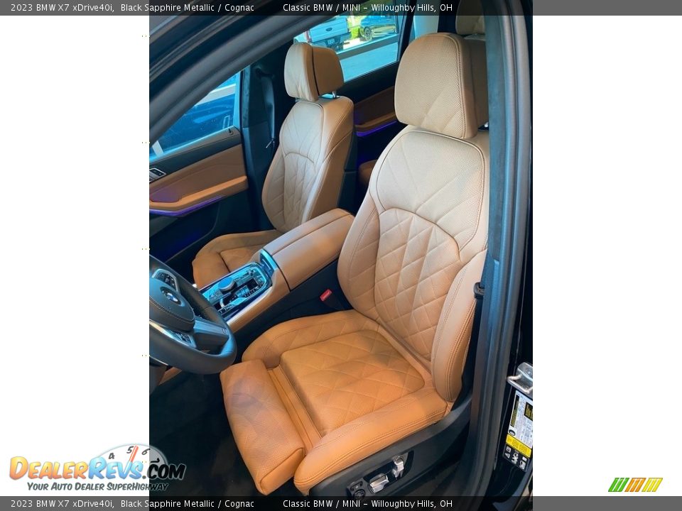 Front Seat of 2023 BMW X7 xDrive40i Photo #4