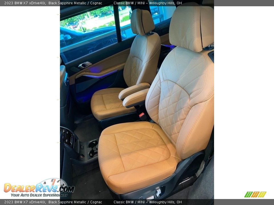 Rear Seat of 2023 BMW X7 xDrive40i Photo #5