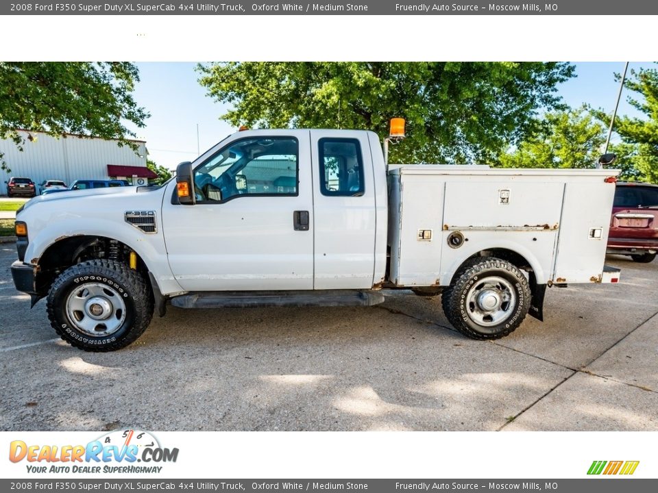 2008 Ford F350 Super Duty XL SuperCab 4x4 Utility Truck Oxford White / Medium Stone Photo #2