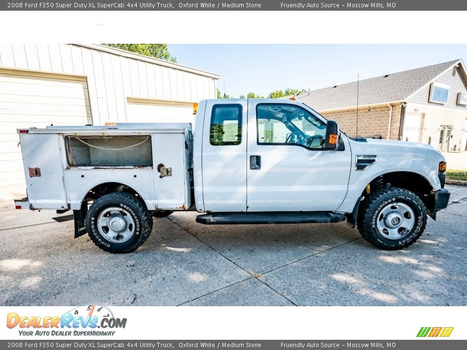 2008 Ford F350 Super Duty XL SuperCab 4x4 Utility Truck Oxford White / Medium Stone Photo #4