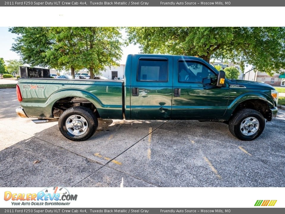 2011 Ford F250 Super Duty XLT Crew Cab 4x4 Tuxedo Black Metallic / Steel Gray Photo #3