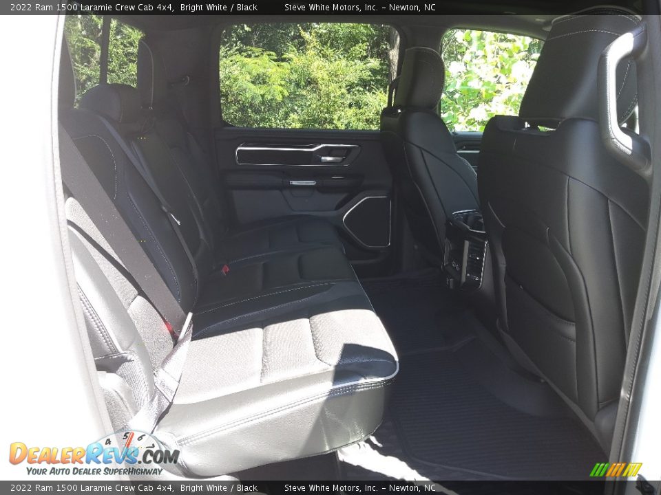 2022 Ram 1500 Laramie Crew Cab 4x4 Bright White / Black Photo #17