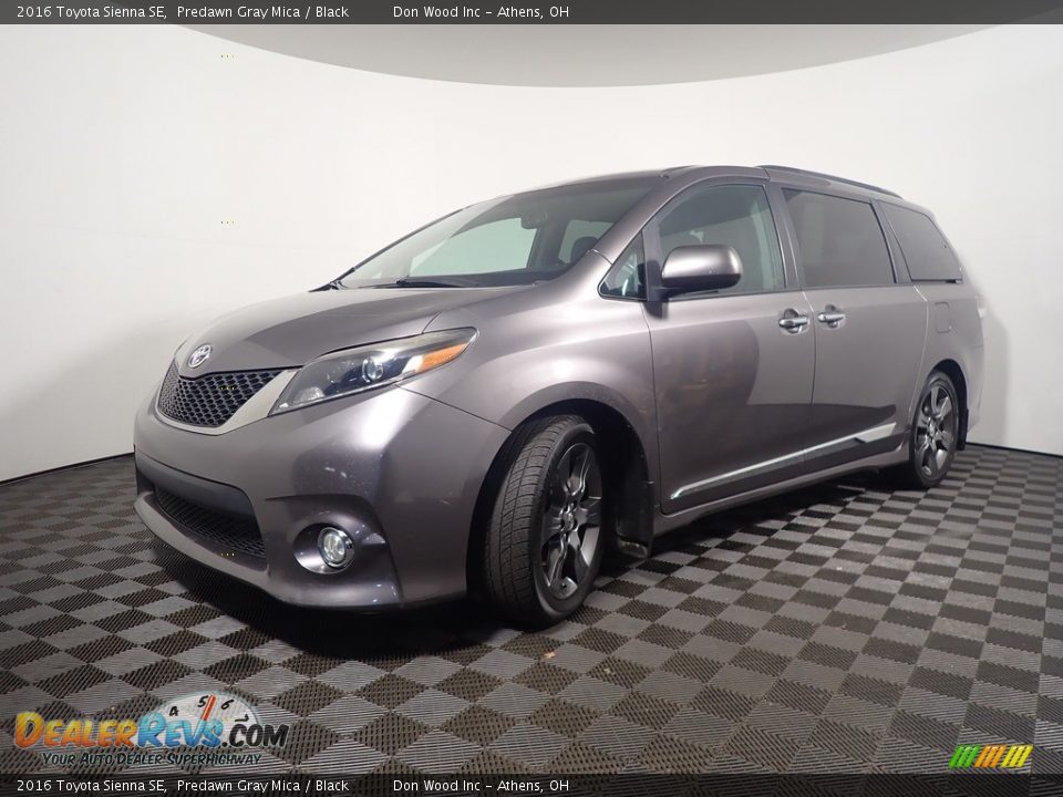 2016 Toyota Sienna SE Predawn Gray Mica / Black Photo #9