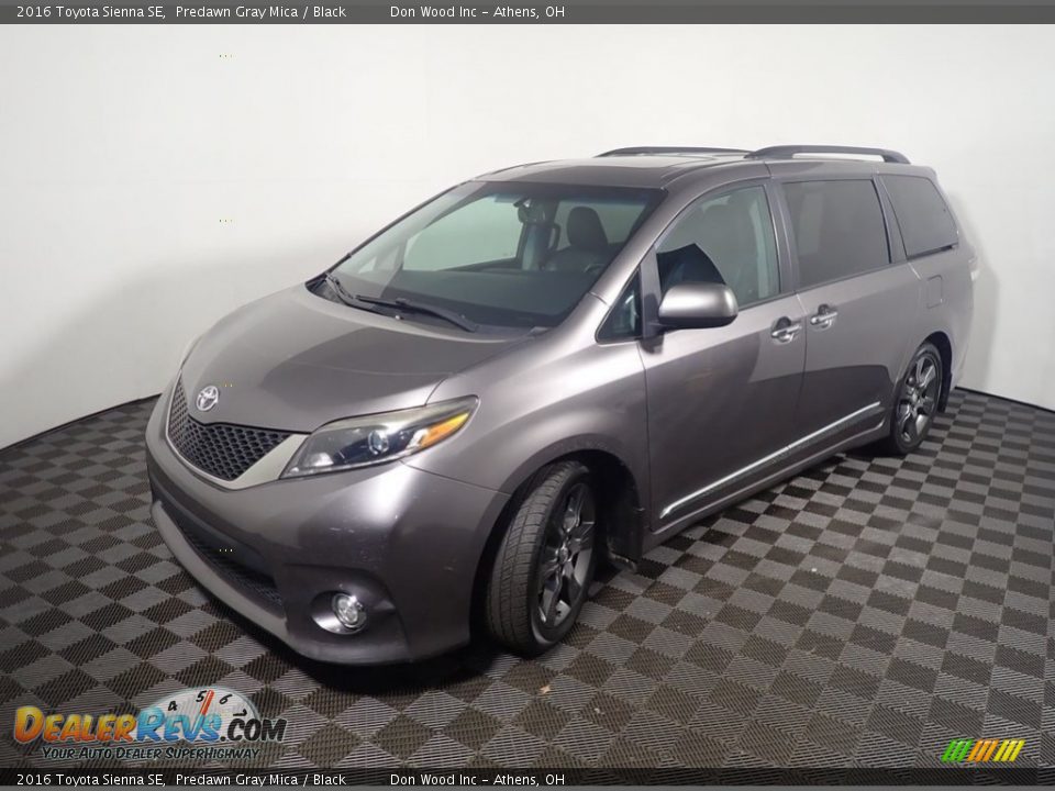 2016 Toyota Sienna SE Predawn Gray Mica / Black Photo #10