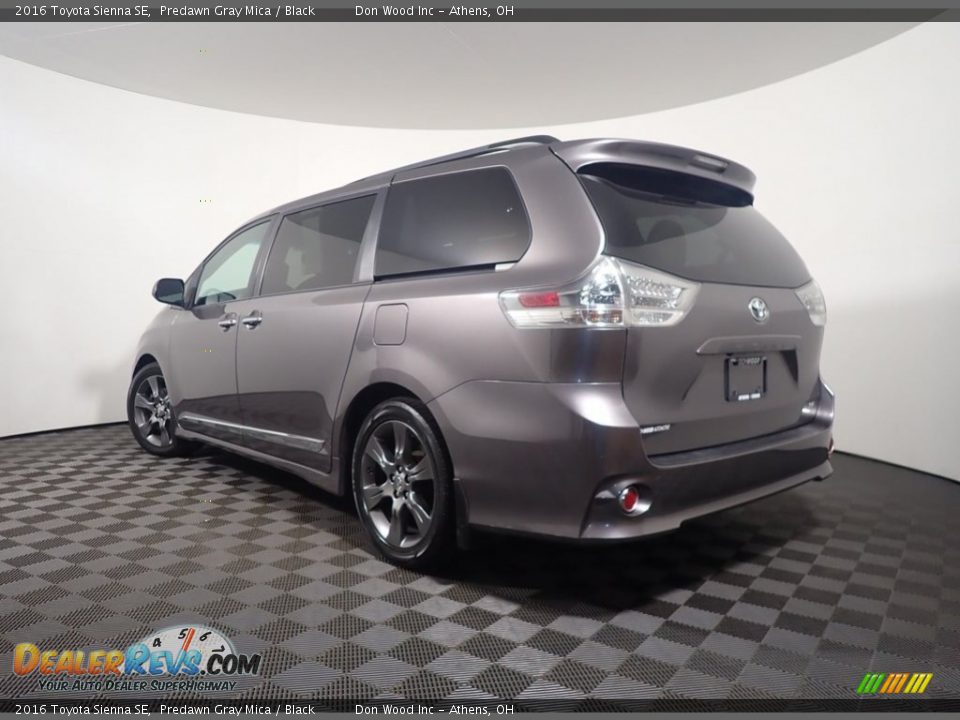 2016 Toyota Sienna SE Predawn Gray Mica / Black Photo #11