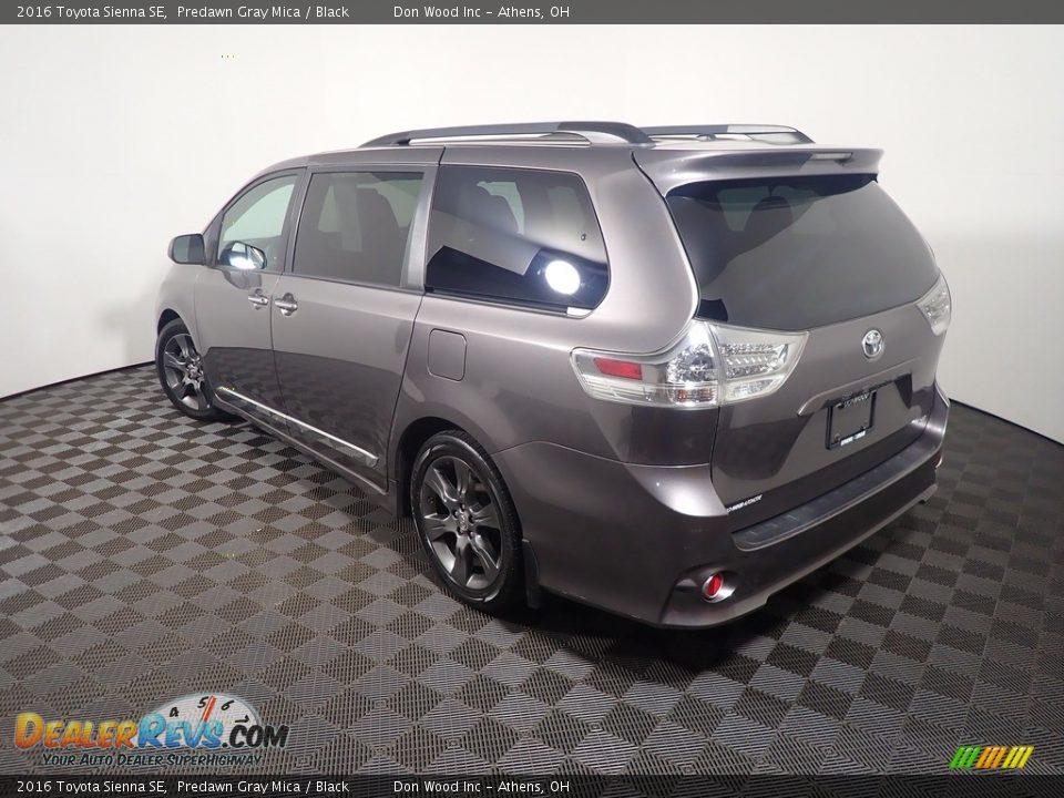 2016 Toyota Sienna SE Predawn Gray Mica / Black Photo #12