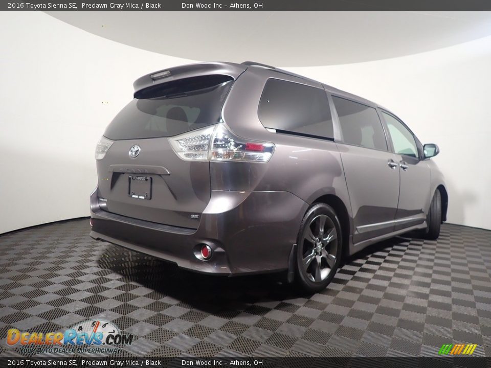 2016 Toyota Sienna SE Predawn Gray Mica / Black Photo #17