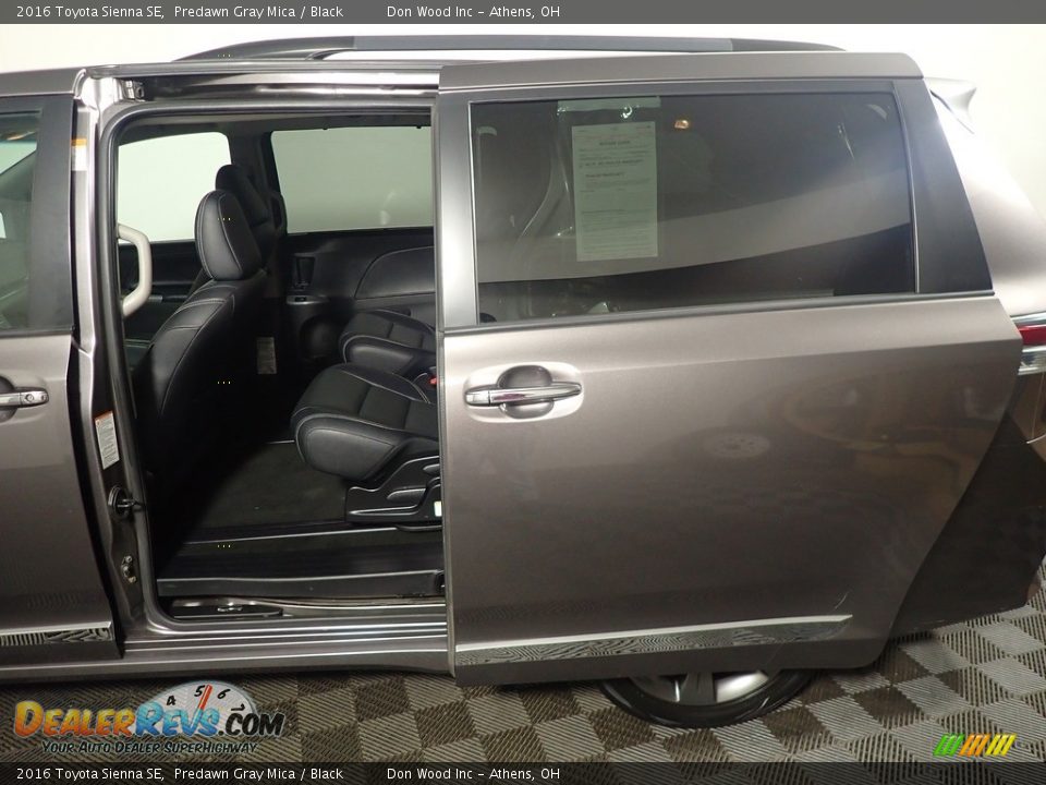 2016 Toyota Sienna SE Predawn Gray Mica / Black Photo #32