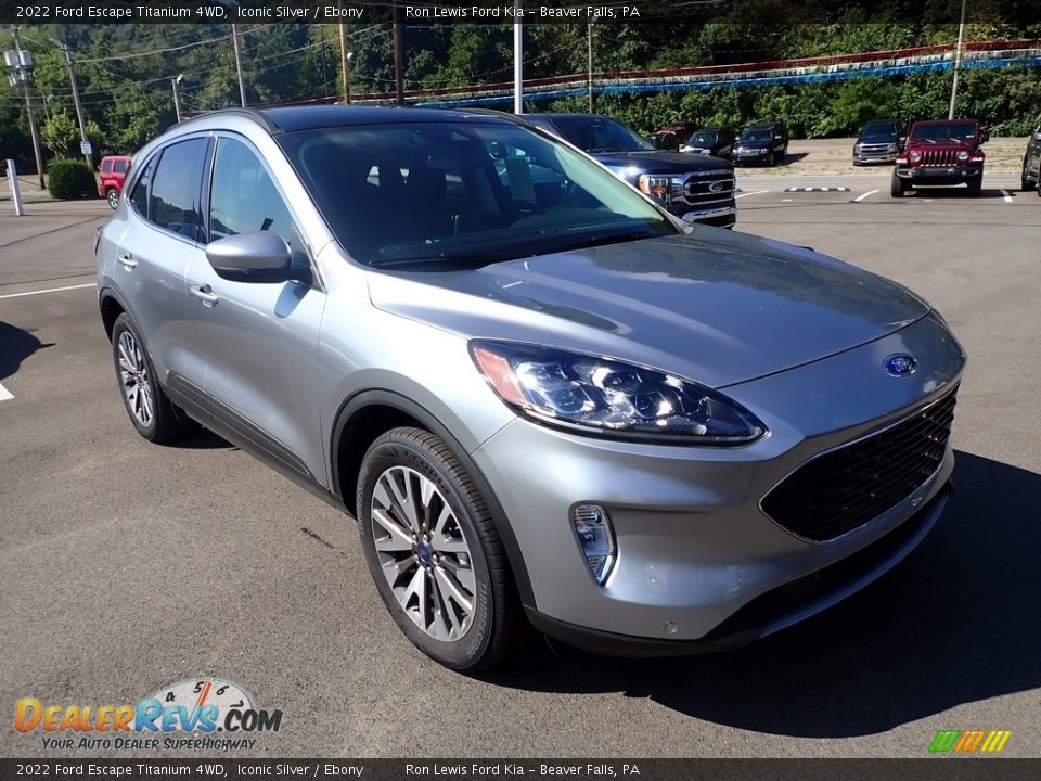 Front 3/4 View of 2022 Ford Escape Titanium 4WD Photo #2