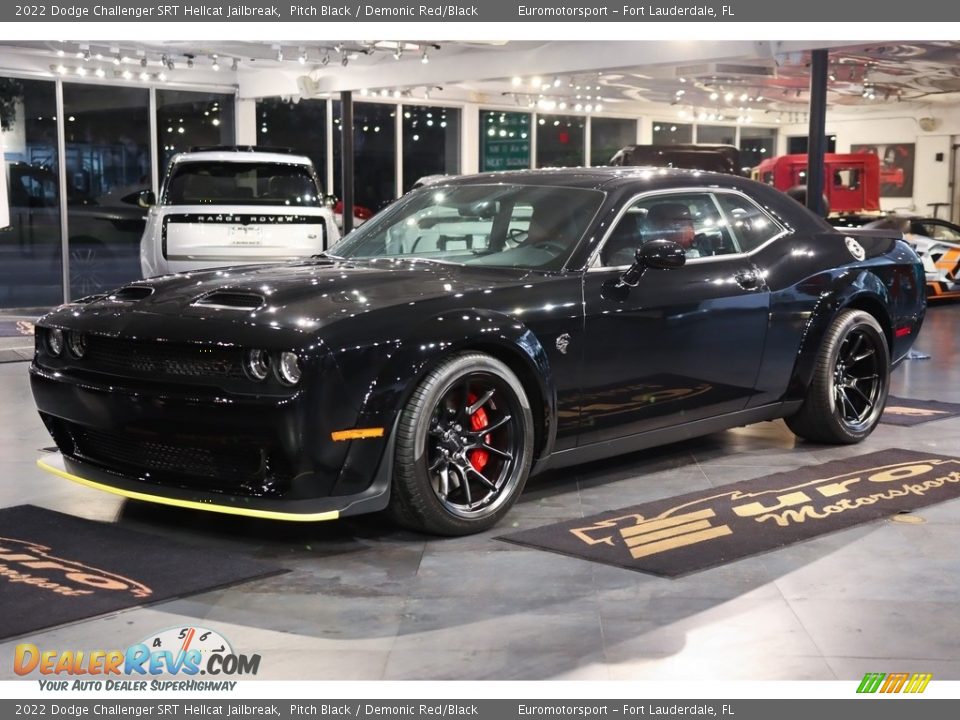 Front 3/4 View of 2022 Dodge Challenger SRT Hellcat Jailbreak Photo #21