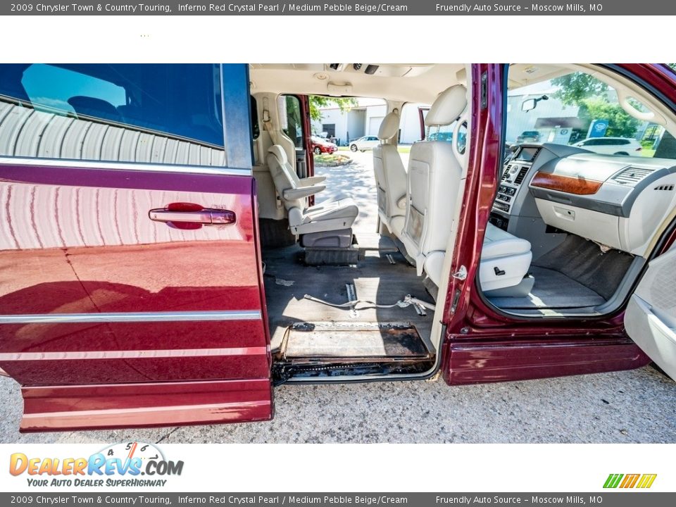 2009 Chrysler Town & Country Touring Inferno Red Crystal Pearl / Medium Pebble Beige/Cream Photo #23