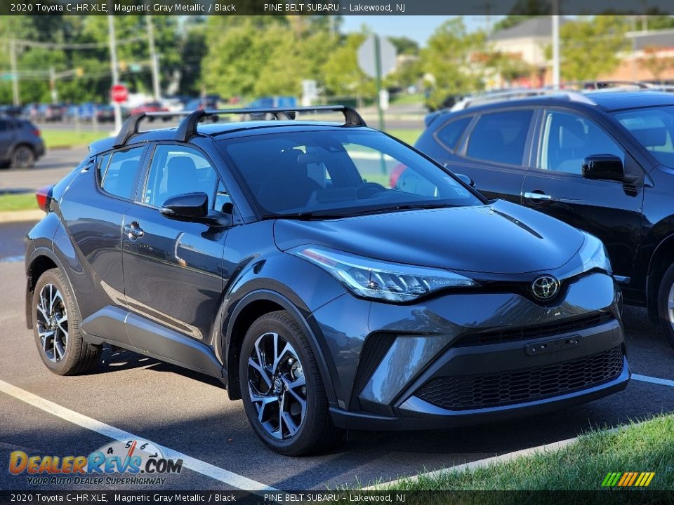 Front 3/4 View of 2020 Toyota C-HR XLE Photo #4