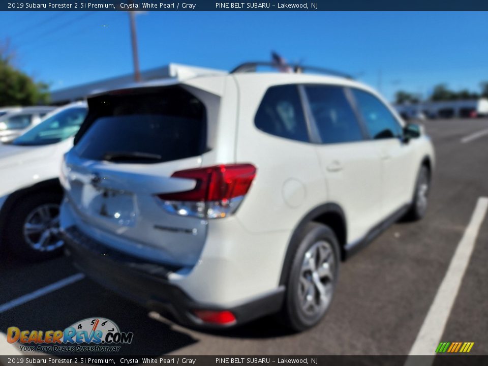 2019 Subaru Forester 2.5i Premium Crystal White Pearl / Gray Photo #7