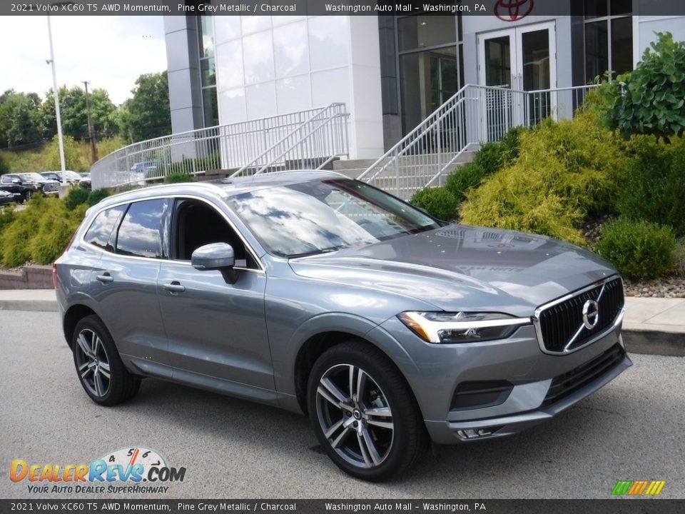 Front 3/4 View of 2021 Volvo XC60 T5 AWD Momentum Photo #1