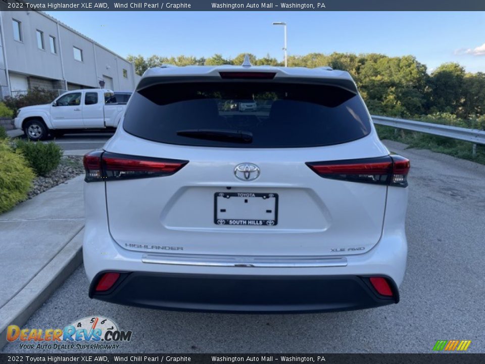 2022 Toyota Highlander XLE AWD Wind Chill Pearl / Graphite Photo #8