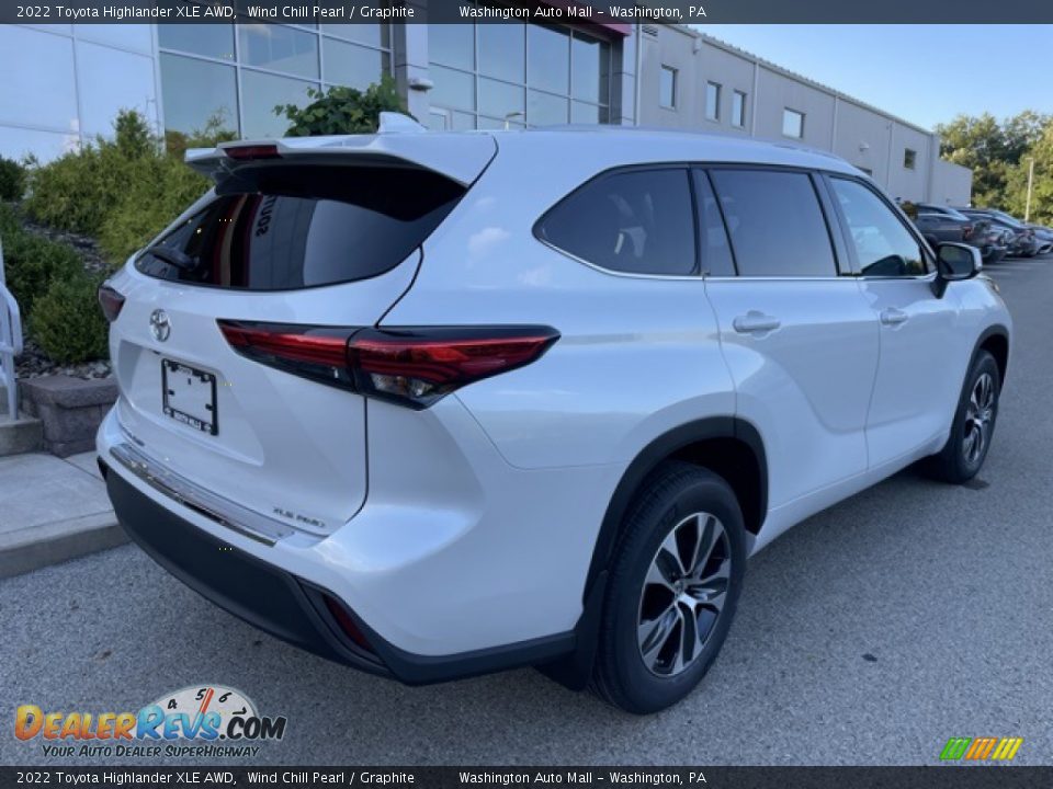 2022 Toyota Highlander XLE AWD Wind Chill Pearl / Graphite Photo #9