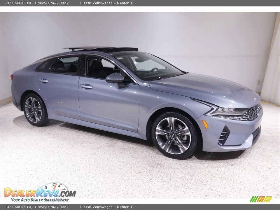 Front 3/4 View of 2021 Kia K5 EX Photo #1