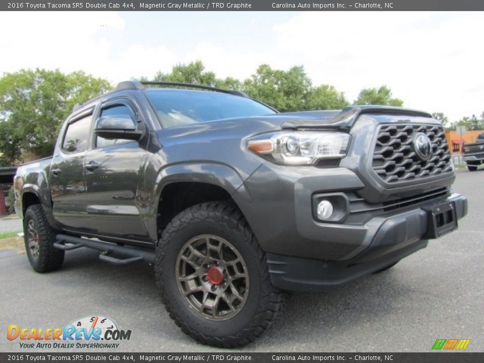 Front 3/4 View of 2016 Toyota Tacoma SR5 Double Cab 4x4 Photo #1