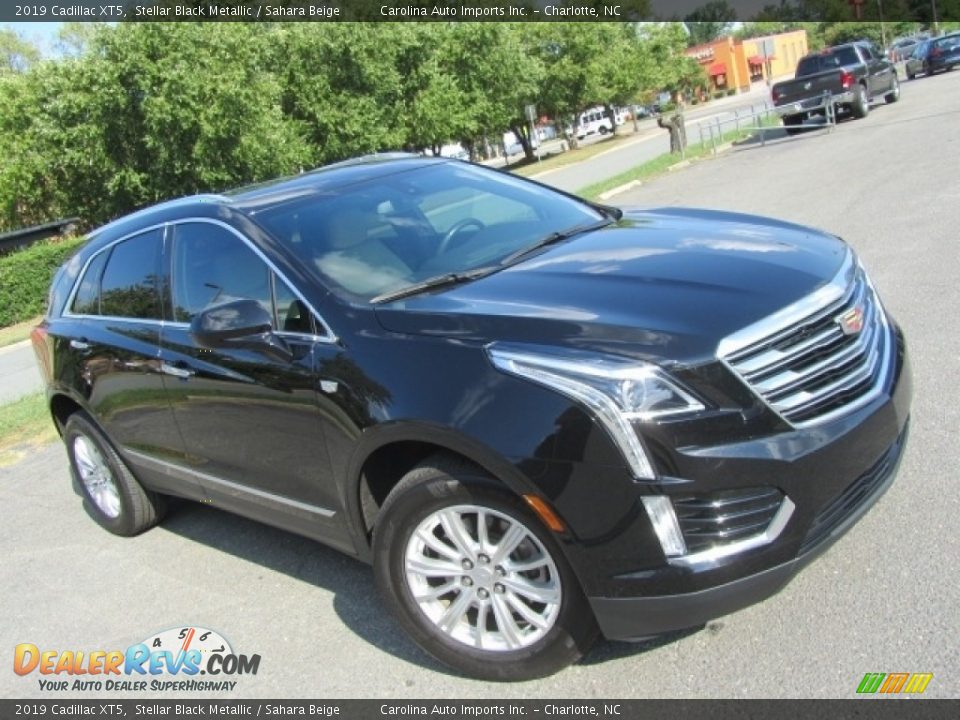 Front 3/4 View of 2019 Cadillac XT5  Photo #3