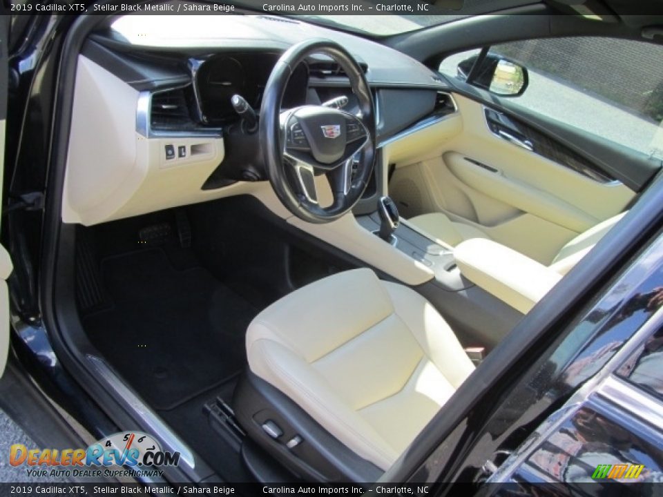 Front Seat of 2019 Cadillac XT5  Photo #16