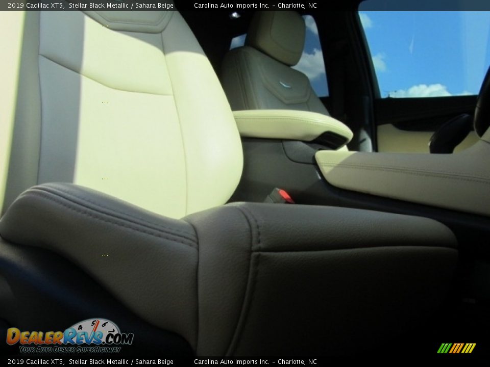 2019 Cadillac XT5 Stellar Black Metallic / Sahara Beige Photo #22