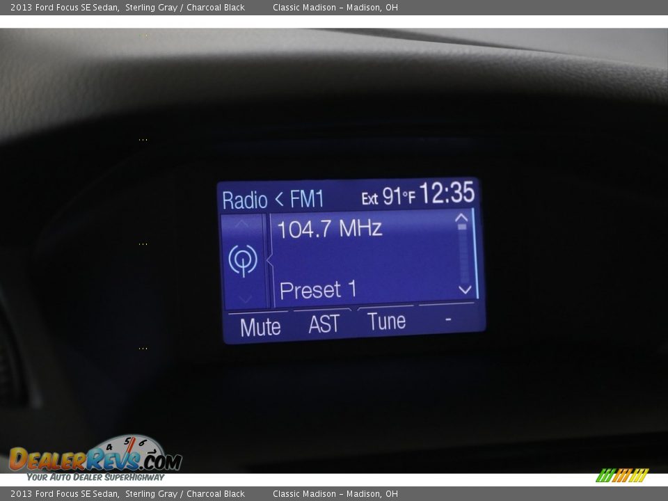 2013 Ford Focus SE Sedan Sterling Gray / Charcoal Black Photo #10