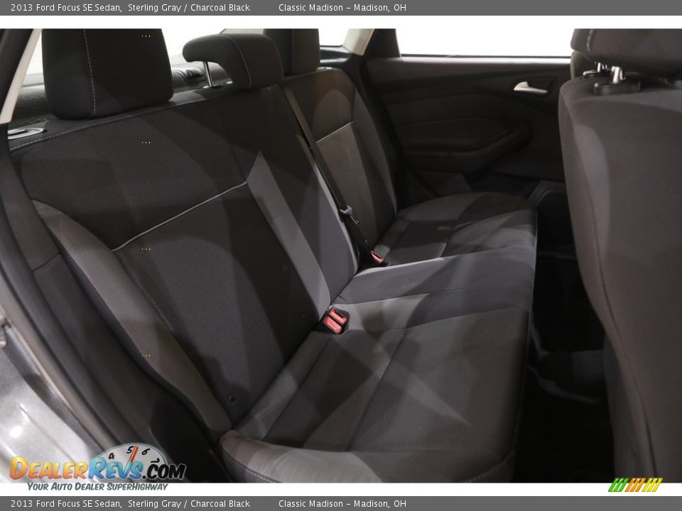 2013 Ford Focus SE Sedan Sterling Gray / Charcoal Black Photo #16