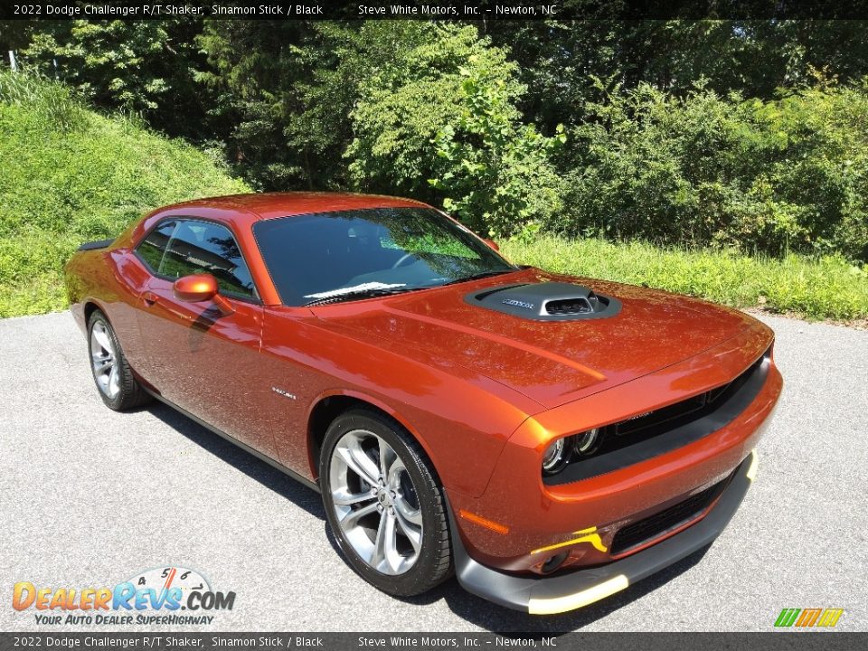 Front 3/4 View of 2022 Dodge Challenger R/T Shaker Photo #4