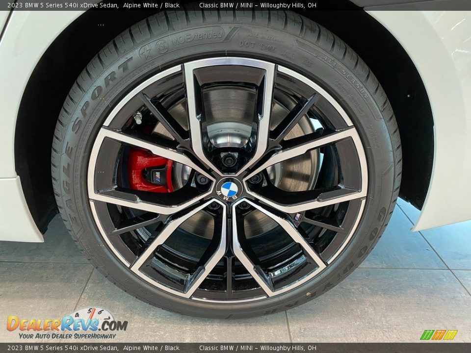 2023 BMW 5 Series 540i xDrive Sedan Wheel Photo #3