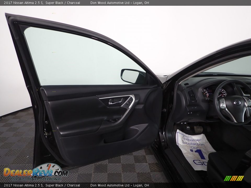 2017 Nissan Altima 2.5 S Super Black / Charcoal Photo #11