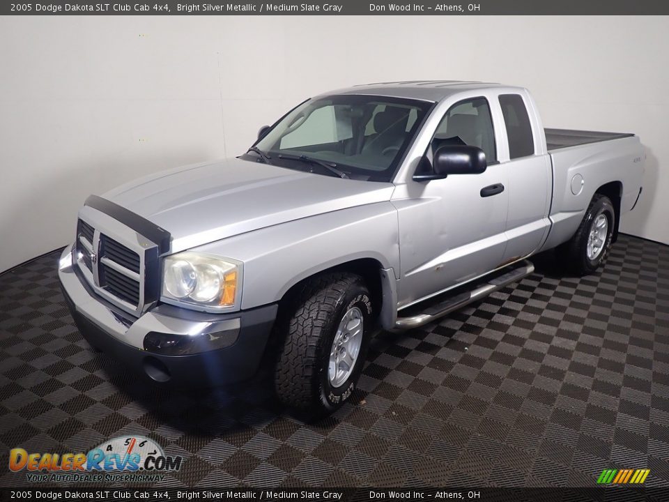2005 Dodge Dakota SLT Club Cab 4x4 Bright Silver Metallic / Medium Slate Gray Photo #8