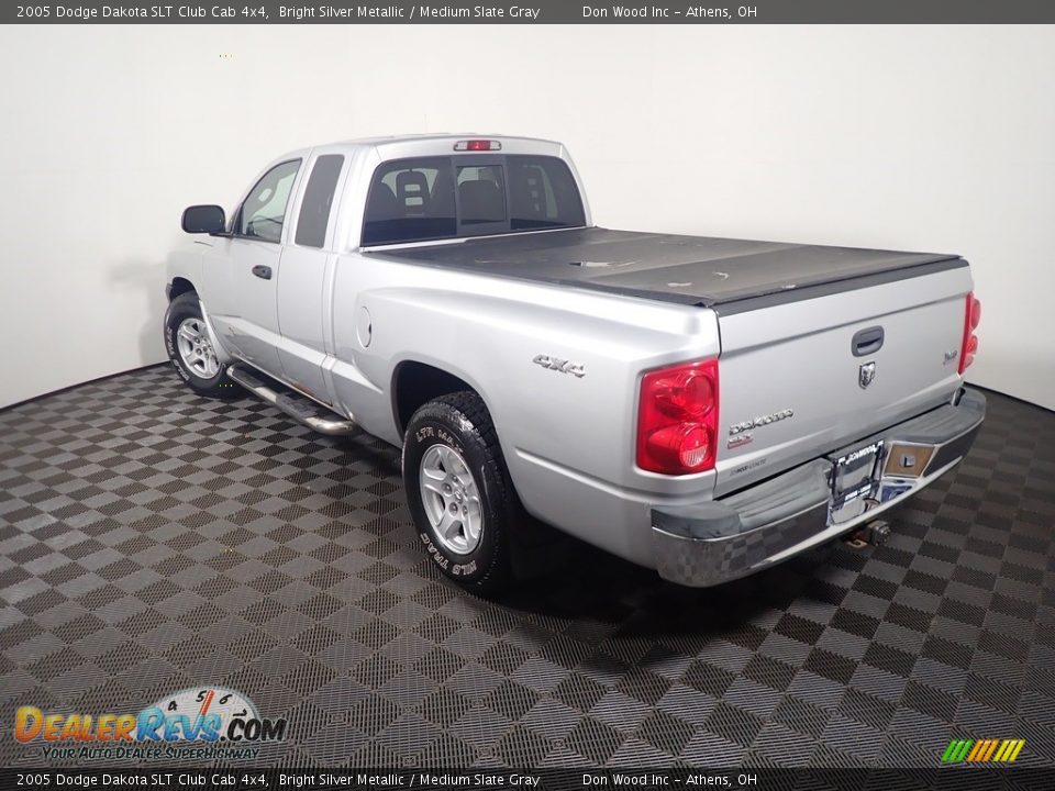 2005 Dodge Dakota SLT Club Cab 4x4 Bright Silver Metallic / Medium Slate Gray Photo #10