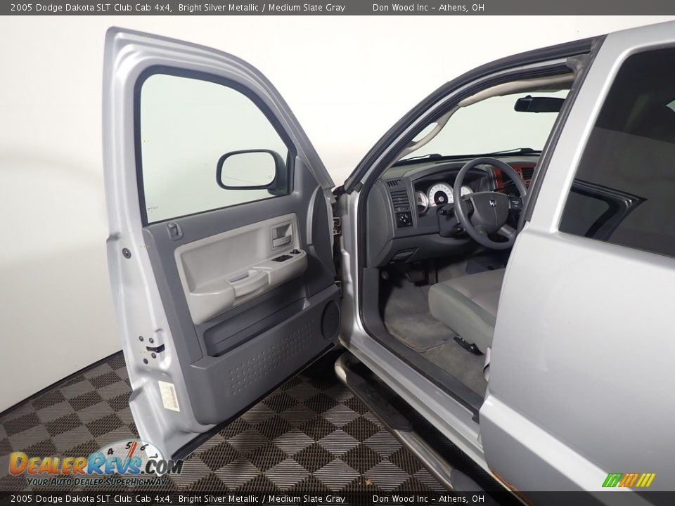2005 Dodge Dakota SLT Club Cab 4x4 Bright Silver Metallic / Medium Slate Gray Photo #15