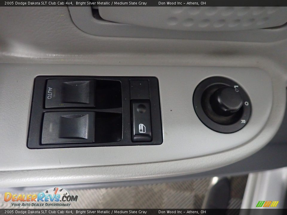 2005 Dodge Dakota SLT Club Cab 4x4 Bright Silver Metallic / Medium Slate Gray Photo #16
