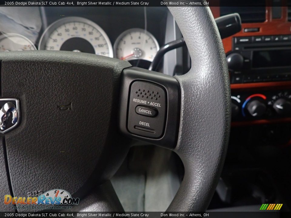 2005 Dodge Dakota SLT Club Cab 4x4 Bright Silver Metallic / Medium Slate Gray Photo #24