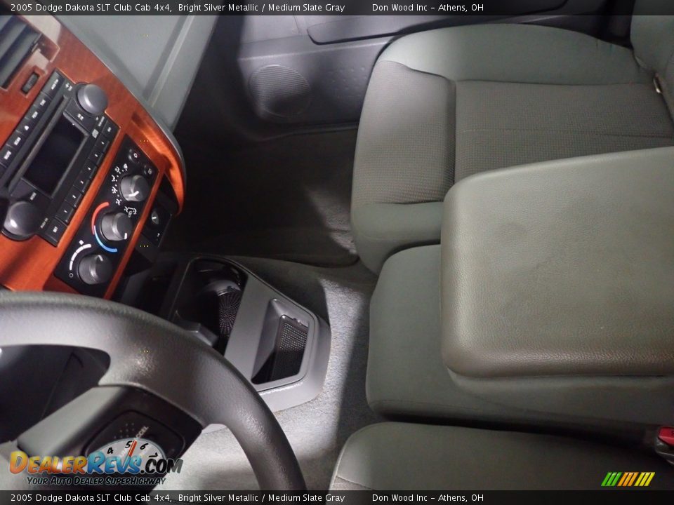 2005 Dodge Dakota SLT Club Cab 4x4 Bright Silver Metallic / Medium Slate Gray Photo #25