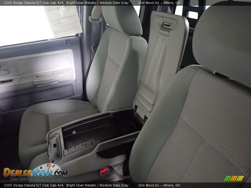 2005 Dodge Dakota SLT Club Cab 4x4 Bright Silver Metallic / Medium Slate Gray Photo #26