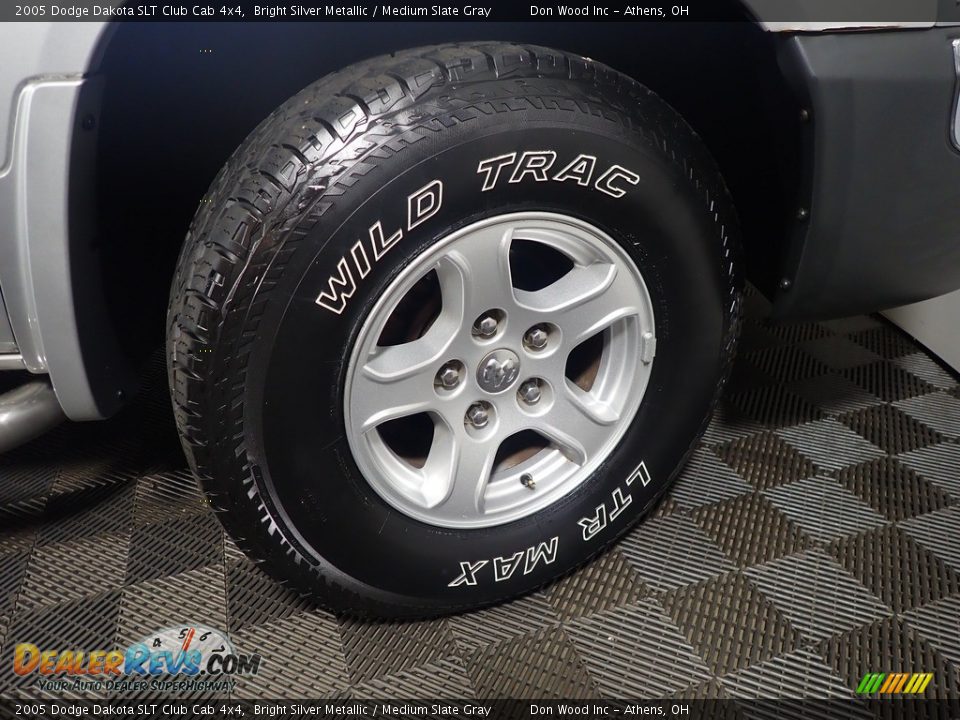 2005 Dodge Dakota SLT Club Cab 4x4 Bright Silver Metallic / Medium Slate Gray Photo #28