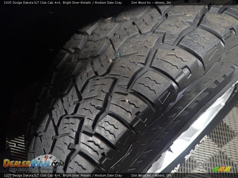 2005 Dodge Dakota SLT Club Cab 4x4 Bright Silver Metallic / Medium Slate Gray Photo #29