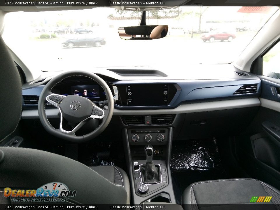 2022 Volkswagen Taos SE 4Motion Pure White / Black Photo #3