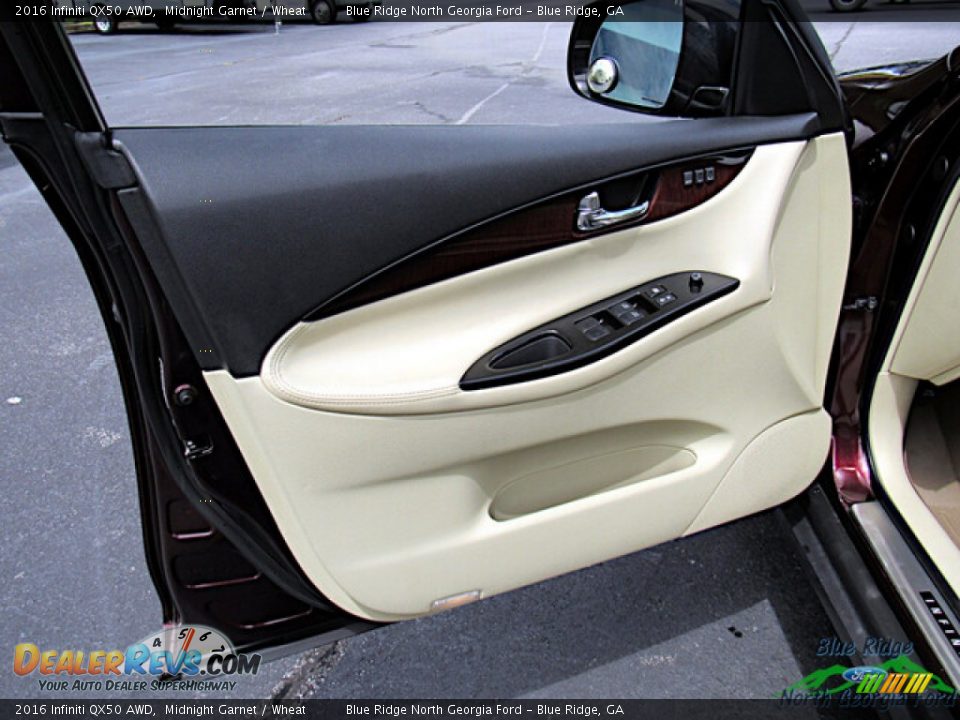 Door Panel of 2016 Infiniti QX50 AWD Photo #10