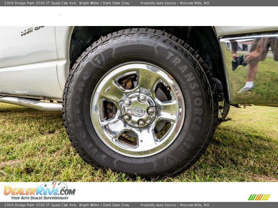 2004 Dodge Ram 1500 ST Quad Cab 4x4 Bright White / Dark Slate Gray Photo #2