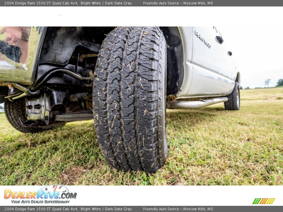 2004 Dodge Ram 1500 ST Quad Cab 4x4 Bright White / Dark Slate Gray Photo #15